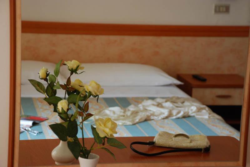 ريميني Hotel Serenella Vintage المظهر الخارجي الصورة