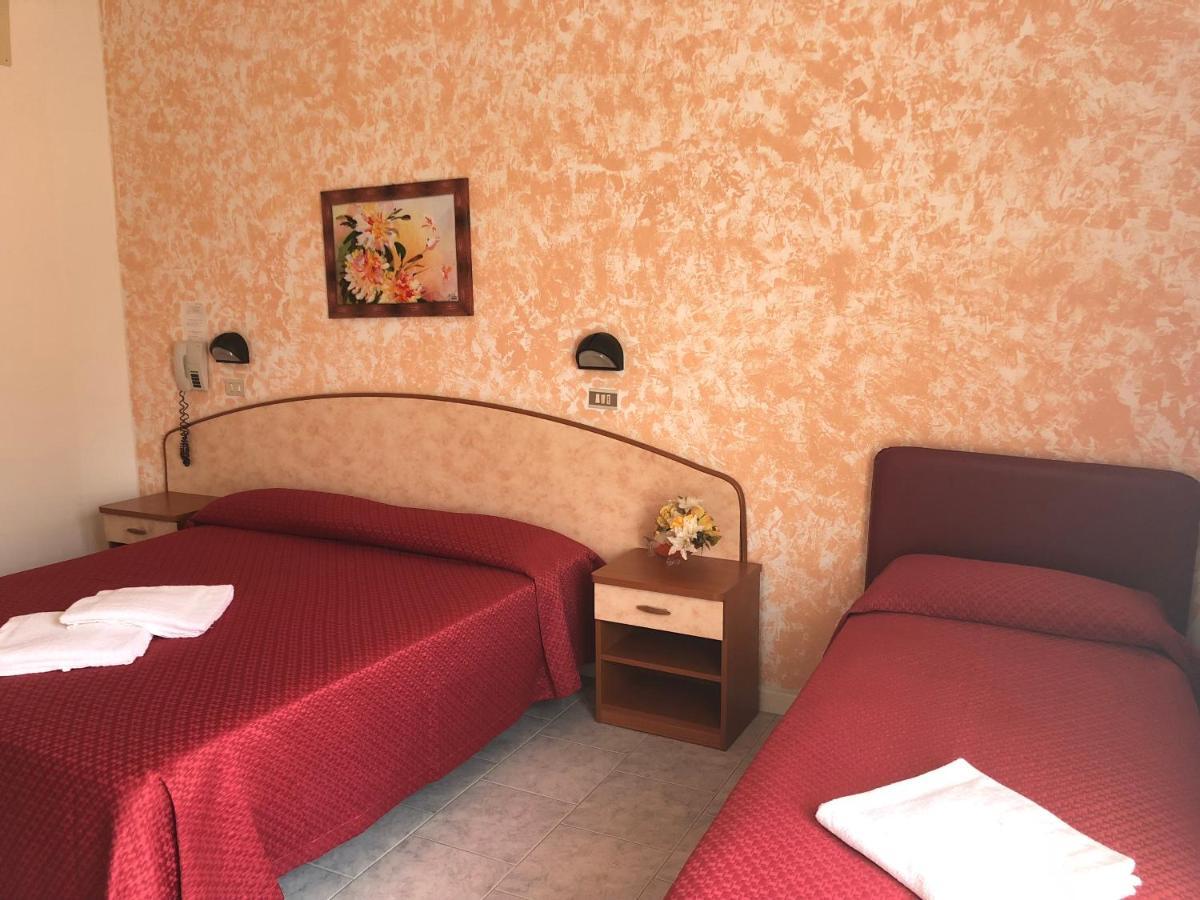 ريميني Hotel Serenella Vintage المظهر الخارجي الصورة